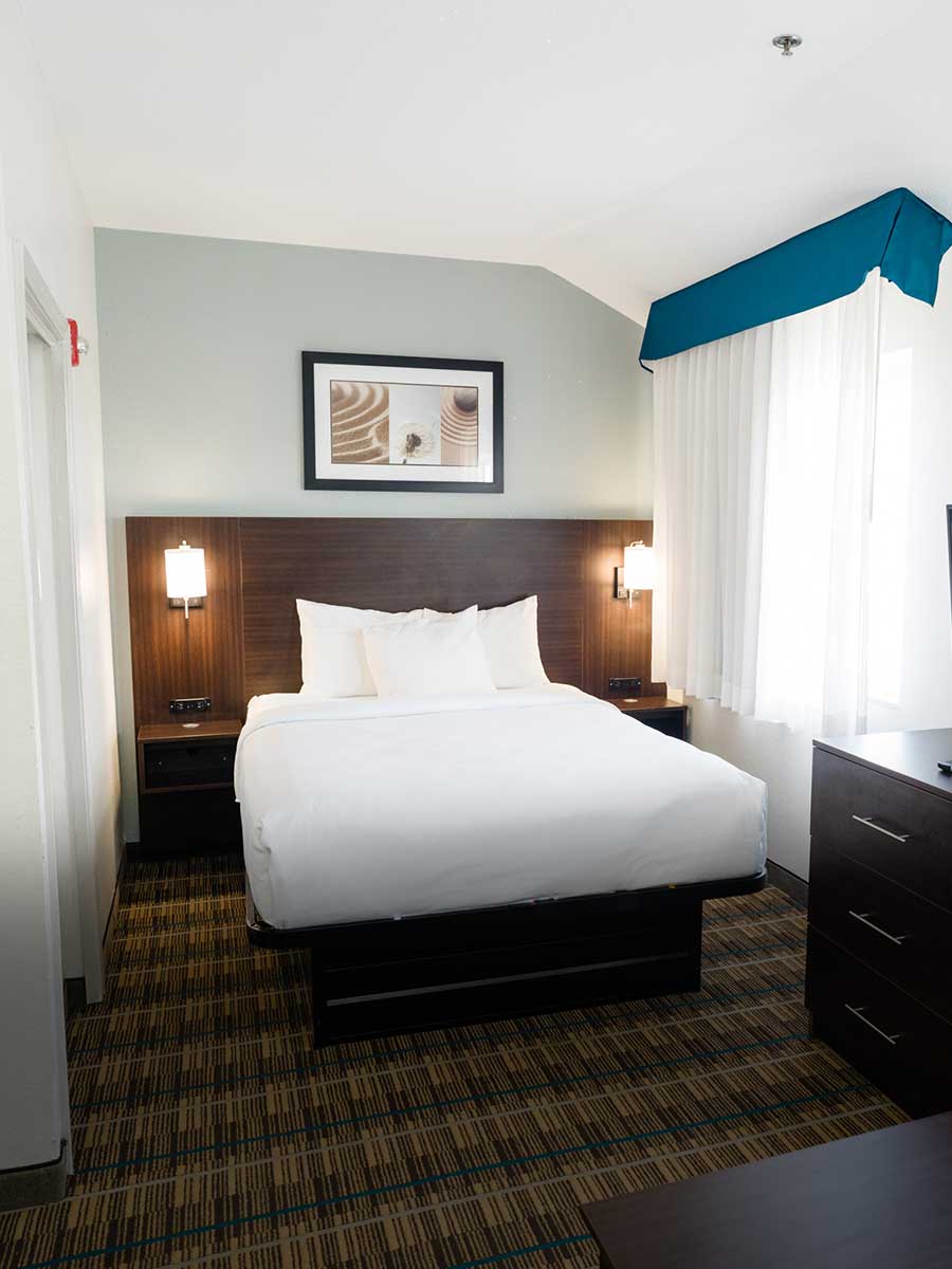 Cozy room with 1 queen bed and modern amenities at Mainstay Suites Knoxville Airport